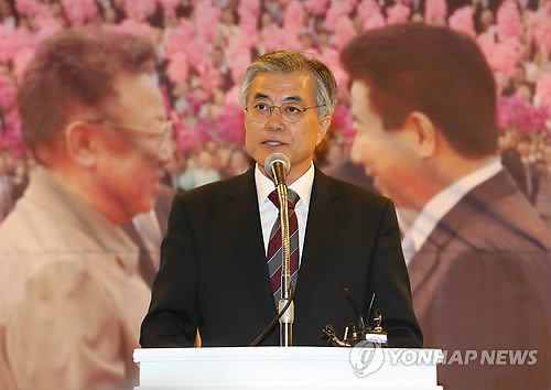 ▲ (서울=연합뉴스) 김주성 기자 = 민주통합당 문재인 대선 후보가 4일 오후 세종문화회관 세종홀에서 열린 10ㆍ4 남북정상선언 5주년 기념 토론회에 참석, 대북정책 구상 등을 밝히고 있다. 2012.10.4 ⓒ