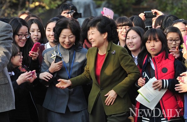 ▲ 새누리당 박근혜 대통령 후보의 27일 공식선거운동은 국립현충원 참배로 시작된다. ⓒ 정상윤 기자