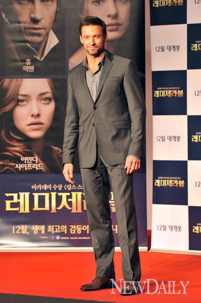 ▲ 팬들을 향해 따듯한 미소를 짓는 휴잭맨ⓒ이종현기자