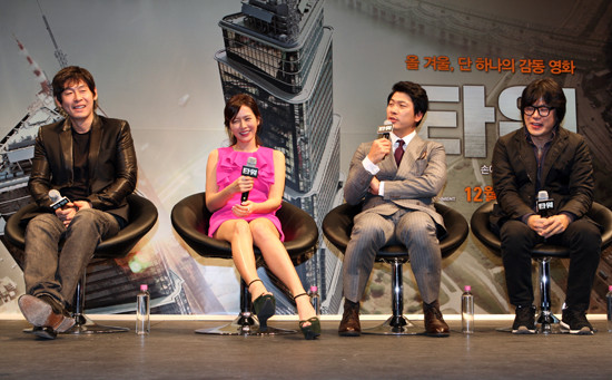▲ 제작발표회에 참여한 설경구, 손예진, 김상경, 김지훈 감독ⓒ타워