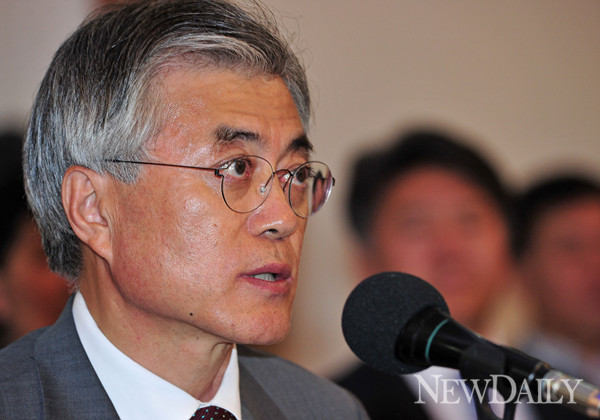 ▲ 민주통합당 문재인 대통령 후보 측의 '다운계약서' 작성 의혹에 대해 새누리당은 "후보직을 사퇴해야 한다"고 맹공을 퍼부었다. ⓒ 정상윤 기자