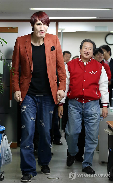 ▲ 박근혜 후보를 지지선언한 최홍만 ⓒ 연합뉴스