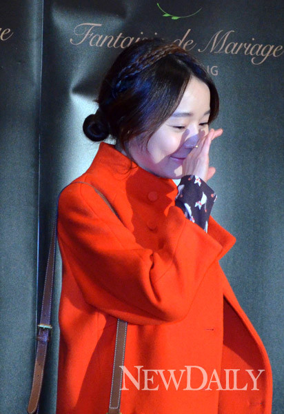 ▲ 많은 플래시가 터지자 부끄러워 하는 '소이'ⓒ심지혜 기자