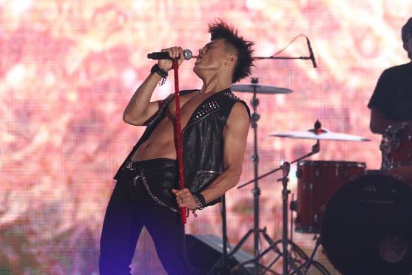 ▲ 열창하는 박진영.