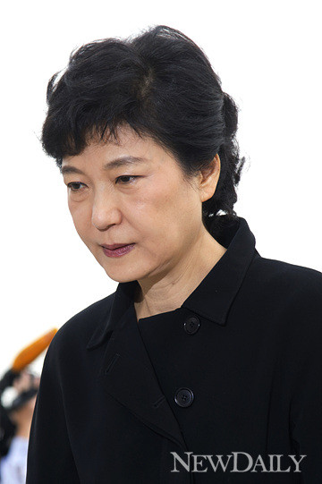 ▲ 새누리당 박근혜 대통령 후보의 측근인 이춘상 보좌관이 2일 강원도 홍천에서 차량 전복사고로 숨지는 사고가 발생하자 정치권에서는 이 보좌관의 사고가 예견됐다는 데 한목소리를 내고 있다. ⓒ 뉴데일리