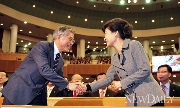 ▲ 문재인 민주통합당 대선 후보(왼쪽)와 박근혜 새누리당 후보 ⓒ 뉴데일리DB