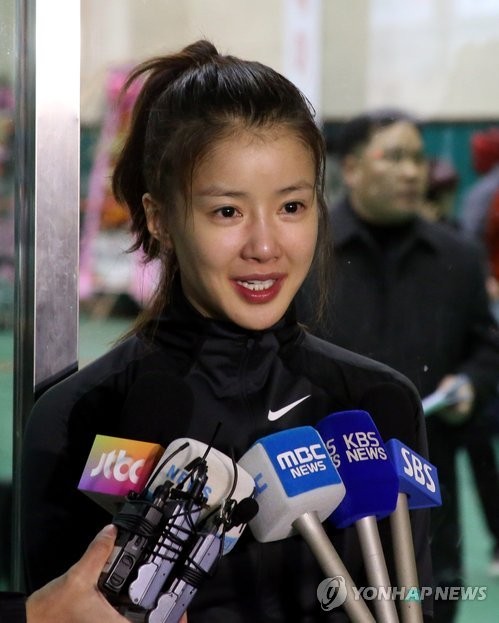 ▲ 7일 울산 경영정보고등학교에서 열린 2013 국가대표 1차 선발대회 1회전에서 승리한 이시영이 환하게 웃으며 인터뷰를 하고 있다.  ⓒ 연합뉴스