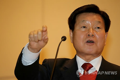 ▲ 한화갑 민주당 전 대표가 6일 국회 헌정기념관에서 `한국의 미래와 지도자의 역할'이란 주제로 열린 특강에서 친노 세력을 비난하고 있다. ⓒ연합뉴스