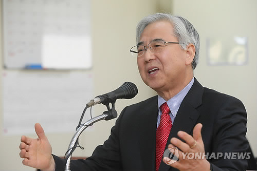 ▲ 서울시교육감 재선거에 출마한 문용린 우파 단일후보가 10일 오전 서울시교육청 기자실에서 기자간담회를 하고 있다.ⓒ 연합뉴스