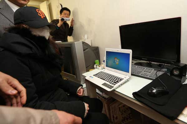 ▲ '국정원 여직원' 김 씨가 경찰과 선관위에 데스크탑 PC 1대와 넷북 1대를 제출했다.