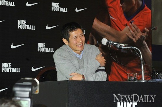 ▲ 1년 더 선수생활을 연장하겠다고 발표한 이영표ⓒ이종현 기자