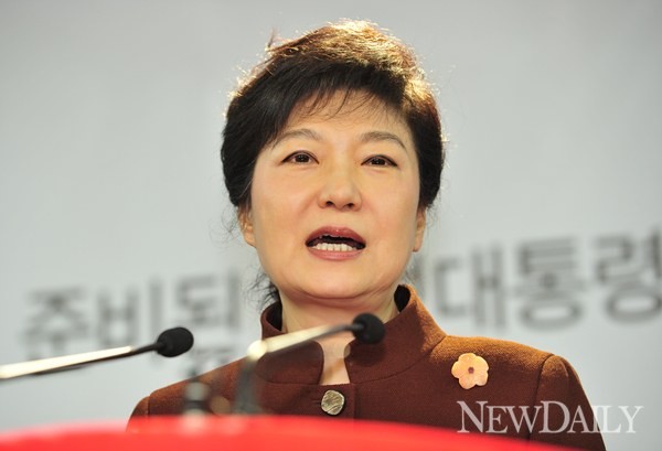 ▲ 새누리당 박근혜 대통령 후보가 14일 민주통합당 문재인 후보와 전면전을 선포했다. ⓒ 뉴데일리