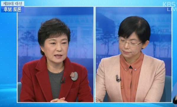 ▲ 지난 2차 TV토론에 새누리당 박근혜 후보와 통합진보당 이정희 후보가 질의를 펼치고 있다. ⓒ KBS 방송화면