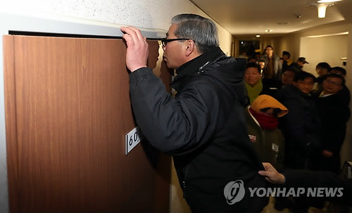 ▲ 마녀사냥하는 민주당 관계자들.ⓒ