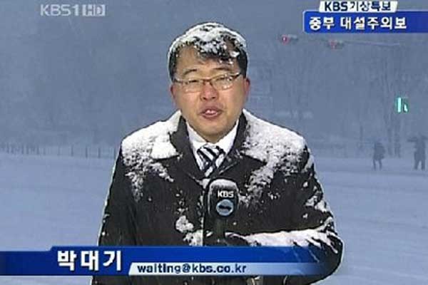 ▲ 2010년 1월 4일 서울 폭설 당시 인기를 얻은 KBS 박대기 기자의 모습. 그의 취재 투혼은 화제가 됐다.[보도화면 캡쳐]