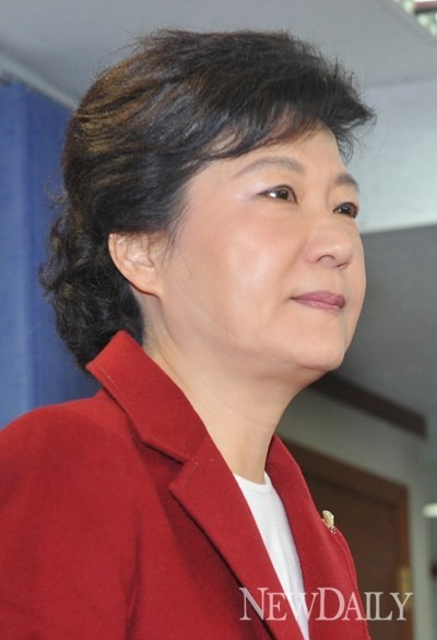 ▲ 18일 박근혜 새누리당 대선 후보가 마지막 공식 기자회견을 하고 있다. ⓒ 이종현 기자