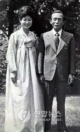 ▲ 새누리당 박근혜 대통령 당선자가 19일 광화문 광장에서 당선 소감을 밝히고 있다. ⓒ 정상윤 기자