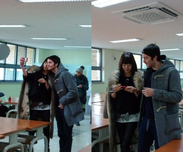 ▲ 배두나와 함께 있는 짐 스터게스ⓒ온라인 커뮤니티