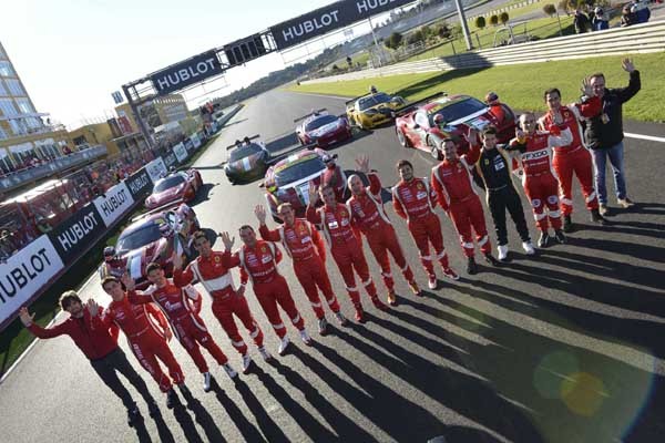 ▲ 2012 페라리 챌린지 레이스 결승전 참가자들이 포즈를 취했다.