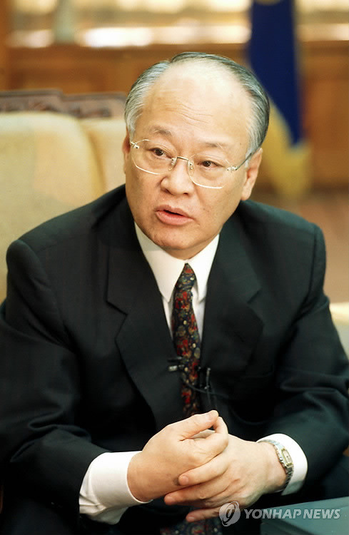 ▲ 제18대 대통령직 인수위원장에 임명된 김용준 전 헌법재판소장. ⓒ연합뉴스