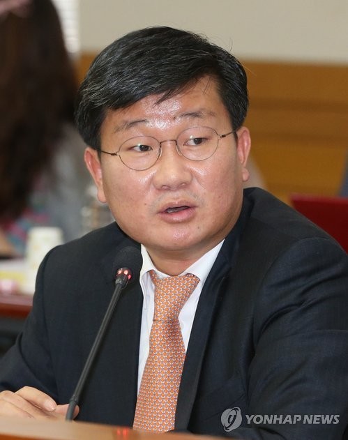 ▲ 민주통합당 김영환 의원이 경기 고양시 일산 킨텍스 제2전시장에서 열린 대선예비후보 합동연설회에서 지지를 호소하고 있다. 2012.7.28 ⓒ연합뉴스