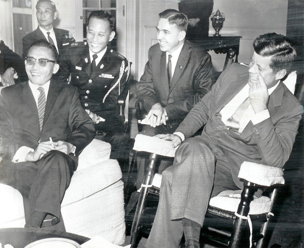 ▲ 박정희 의장과 케네디 대통령의 환담(1961)ⓒ소장자 이현표.