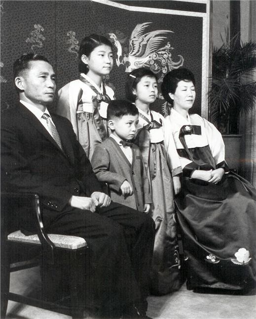 ▲ 대통령이 된 박정희 가족사진.(1963)ⓒ소장자 이현표.