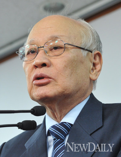 ▲ 김용준 인수위원장은 4일 인수위 공동기자회견실에서 총 22인의 인수위원을 발표했다. ⓒ 뉴데일리