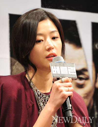 ▲ 서울 압구정 CGV에서 열린 영화 '베를린'에 제작보고회 참석한 전지현ⓒ정상윤 기자