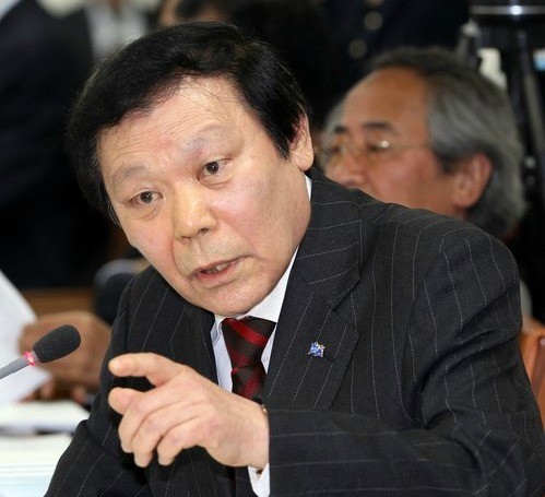 ▲ 조순형 전 의원은 8일 박근혜 대통령 당선인을 향해 “당선 3주째에 접어들고 있는데 한 번도 언론 앞에 선 적이 없다”고 비판했다. ⓒ 연합뉴스