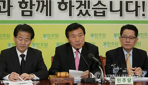 ▲ 지난 2011년 손학규 민주당 대표와 박지원, 정동영 상임고문 ⓒ 연합뉴스