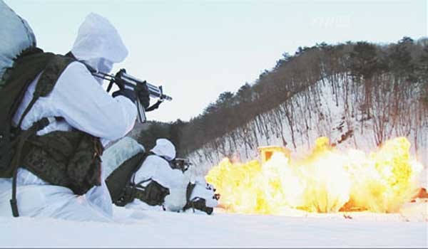 ▲ 2012년 초 특전사의 설한지 극복 및 생존훈련 모습.