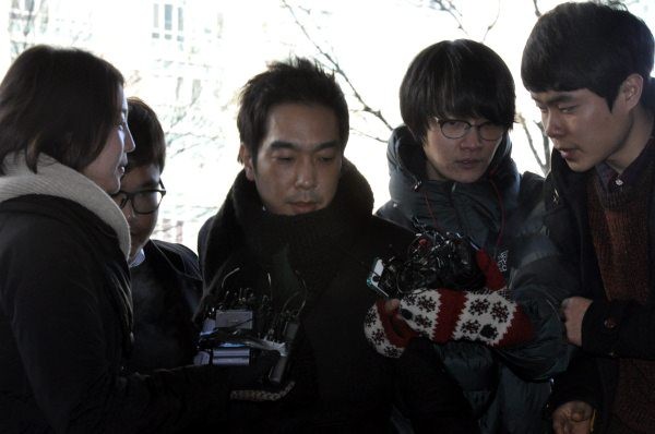 ▲ 10일 오전 영장실질심사를 받기 위해 서울서부지법에 출두한 고영욱이 취재진의 질문에 답변을 하고 있다.  ⓒ 조광형 기자