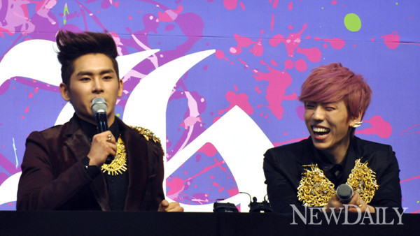 ▲ 호야가 얘기에 빵터진 동우ⓒ심지혜 기자