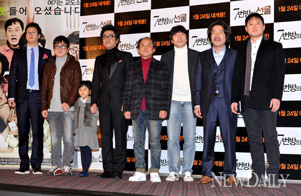 ▲ 김정태, 이환경, 갈소원, 류승룡, 김기천, 박원상, 오달수, 정만식ⓒ이종현 기자