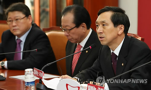 ▲ 새누리당 김기현 원내수석부대표가 15일 오전 국회에서 열린 원내대책회의에서 민주통합당의 정치공세에 대해 반박하고 있다. ⓒ연합뉴스