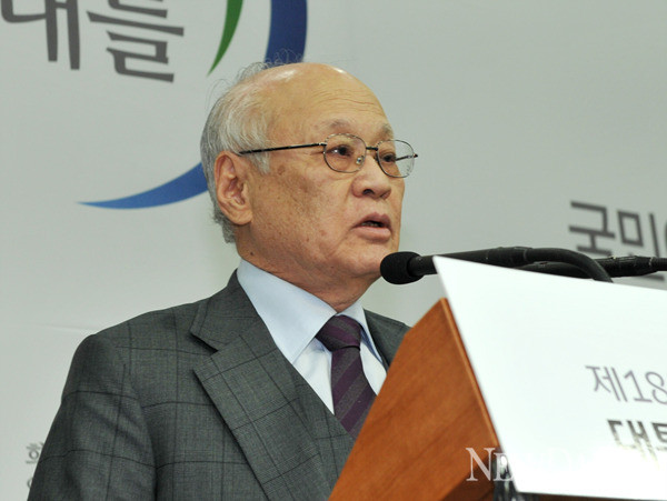 ▲ 김용준 인수위원장이 15일 정부조직개편안을 발표하고 있다. ⓒ 이종현 기자