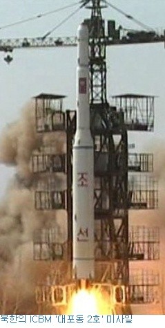▲ 북한이 위성발사 실험이라고 주장하는 은하3호 로켓.ⓒ