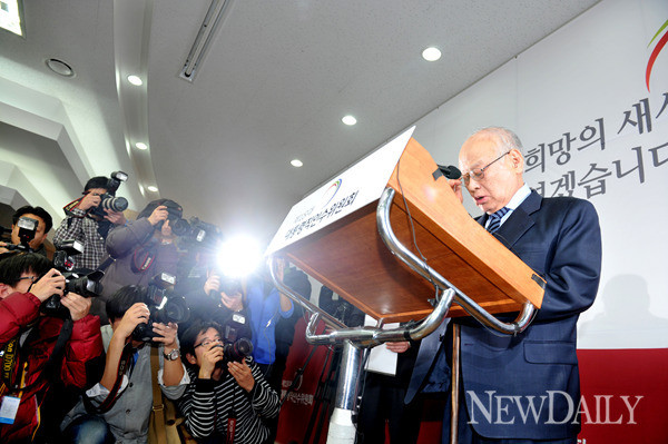 ▲ 대통령직 인수위원회가 17일을 끝으로 정부부처 업무보고를 마감한다. 사진은 김용준 인수위원장. ⓒ 뉴데일리