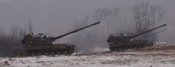 ▲ 사격 준비를 하는 한국군 제7포병여단 K9 자주포.