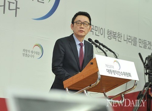 ▲ 윤창중 인수위 대변인이 7일 “인수위 기자실 해킹은 전달과정에서 생긴 오해”라고 해명하고 있다. ⓒ 이종현 기자