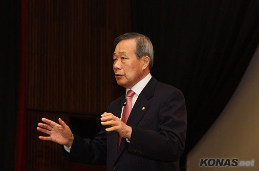 ▲ 수도방위사령부는 ‘Remember 1·21’ 행사의 일환으로 17일 오전 1·21사태의 생존자 김신조 목사를 부대로 초청해 안보 강영회를 가졌다. 김신조 목사는 이날 강연에서 “강인한 정신이 있어야 안보를 지킬 수 있다”며 ‘군인정신’의 중요성을 강조했다. ⓒkonas.net