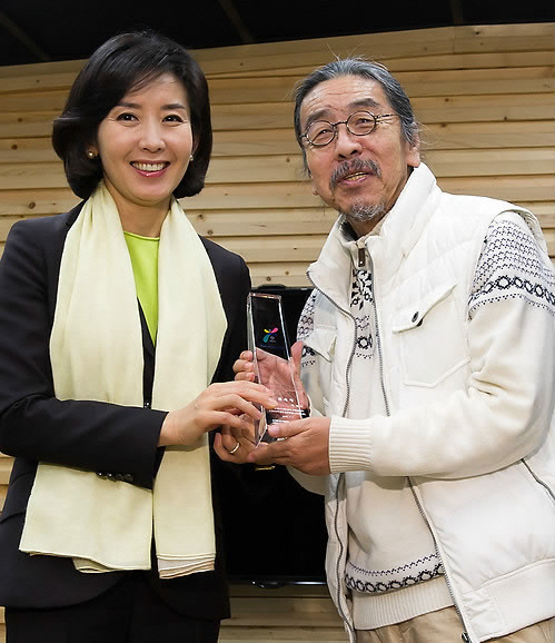 ▲ 나경원 위원장이 평창동계 스페셜올림픽 소셜미디어 명예 홍보대사로 이외수 씨를 위촉했다. ⓒ 연합뉴스