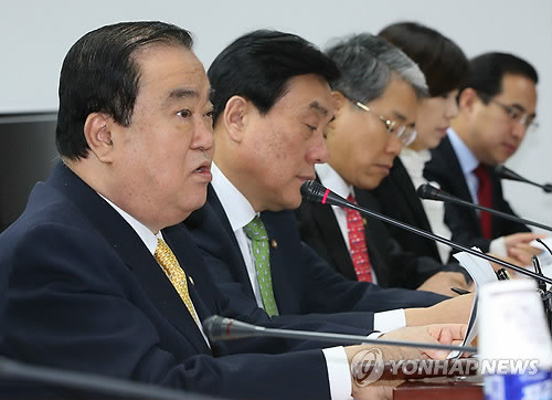 ▲ 민주통합당 문희상 비상대책위원장이 23일 오전 영등포 당사에서 열린 확대간부회의에서 이동흡 헌법재판소장 후보자에 대한 지명철회를 요구하고 있다. ⓒ연합뉴스