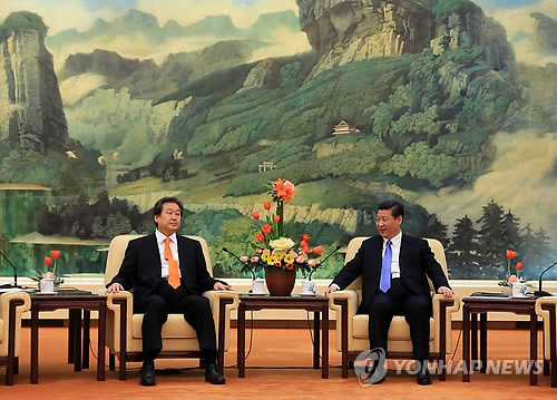 ▲ 박근혜 대통령 당선인의 첫 해외 특사인 김무성 대중 특사가 23일 오후 중국 베이징 인민대회당 복건청에서 시진핑 총서기와 면담하고 있다. ⓒ 연합뉴스