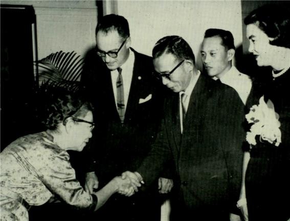 ▲ 하와이 한인협회 만찬에서 하와이 교포와 박 의장 (1961.11.22일)ⓒ소장자 이현표.