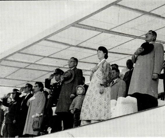 ▲ <문화인친목체육대회>에 참석한 박 대통령 내외와 지만 군 (1961.11.11일)ⓒ소장자 이현표.
