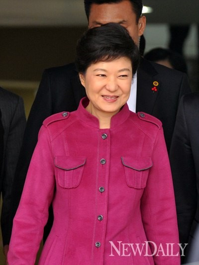 ▲ 박근혜 대통령 당선인이 28일 이명박 대통령이 단행하려는 특별사면과 그 대상을 두고 다시 한 번 ‘반대’의 뜻을 공개적으로 밝혔다. ⓒ 이종현 기자