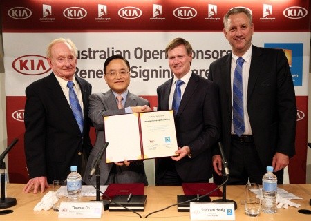 ▲ ⓒ왼쪽부터 호주출신 전 테니스 선수 로드 레이버, 오태현 기아차 해외영업본부 본부장, 스티븐 힐리 호주오픈조직위원장, 스티브 우드 호주오픈조직위원회 CEO.