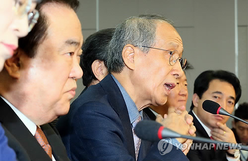 ▲ 윤여준 전 환경부 장관이 29일 국회 의원회관에서 열린 민주당 탈계파 연구 모임 토론회에서 발언하고 있다. ⓒ연합뉴스